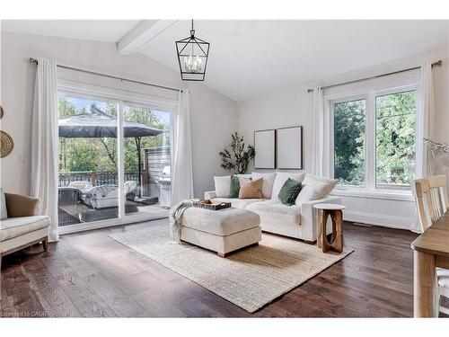 296 Kent Crescent, Burlington, ON - Indoor Photo Showing Living Room