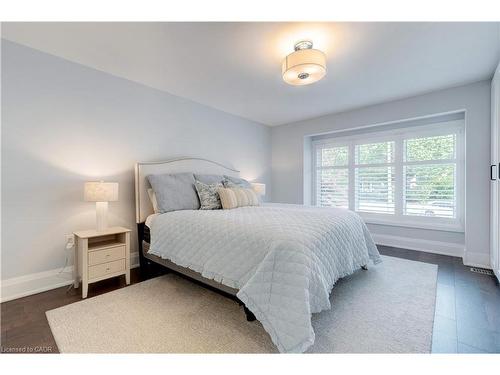 296 Kent Crescent, Burlington, ON - Indoor Photo Showing Bedroom