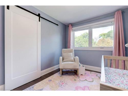 296 Kent Crescent, Burlington, ON - Indoor Photo Showing Bedroom