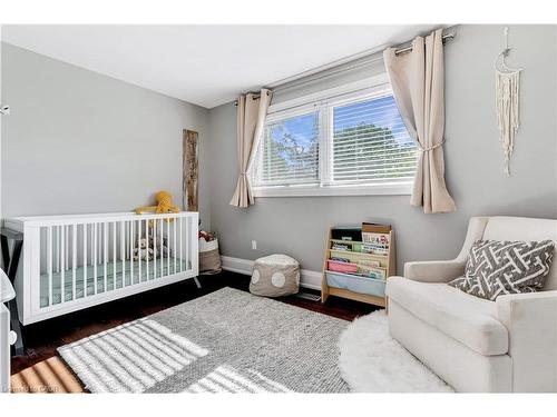 296 Kent Crescent, Burlington, ON - Indoor Photo Showing Bedroom