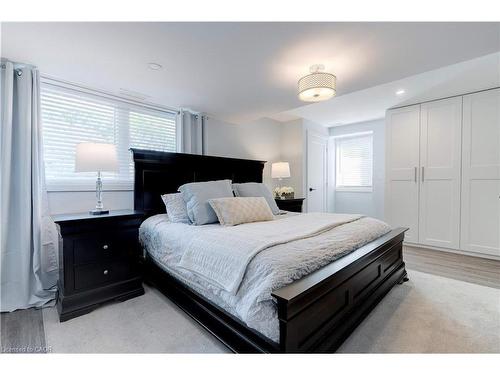 296 Kent Crescent, Burlington, ON - Indoor Photo Showing Bedroom