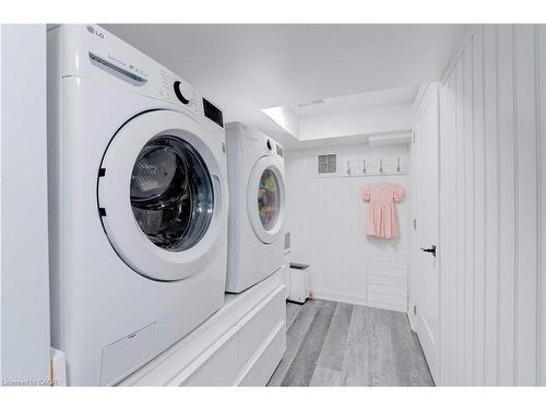 296 Kent Crescent, Burlington, ON - Indoor Photo Showing Laundry Room