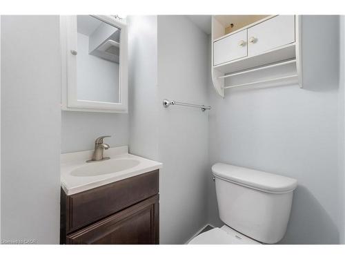 202-50 Main Street, Dundas, ON - Indoor Photo Showing Bathroom