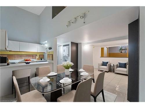 202-50 Main Street, Dundas, ON - Indoor Photo Showing Dining Room