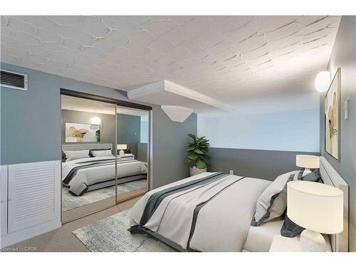 202-50 Main Street, Dundas, ON - Indoor Photo Showing Bedroom