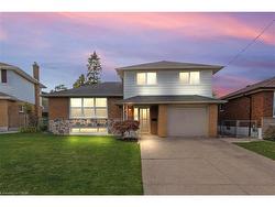 132 Greeningdon Drive  Hamilton, ON L9A 4W7