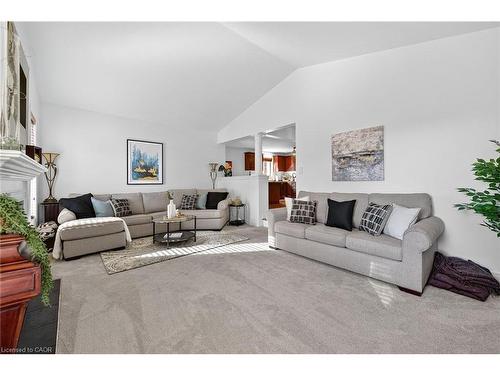 133 Eringate Drive, Stoney Creek, ON - Indoor Photo Showing Living Room