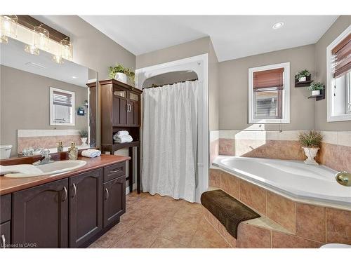 133 Eringate Drive, Stoney Creek, ON - Indoor Photo Showing Bathroom