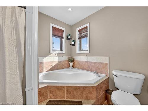 133 Eringate Drive, Stoney Creek, ON - Indoor Photo Showing Bathroom