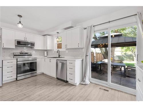 117 Graystone Crescent, Welland, ON - Indoor Photo Showing Kitchen