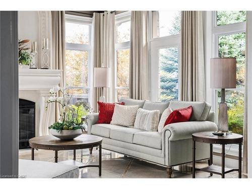 95 Old Ruby Lane, Puslinch, ON - Indoor Photo Showing Living Room