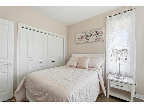 4 Ellis Avenue, St. Catharines, ON - Indoor Photo Showing Bedroom