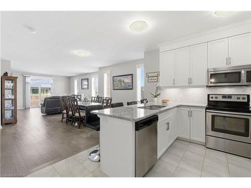 4 Ellis Avenue, St. Catharines, ON - Indoor Photo Showing Kitchen