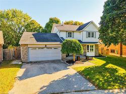54 Pathfinder Crescent  Kitchener, ON N2P 1S6