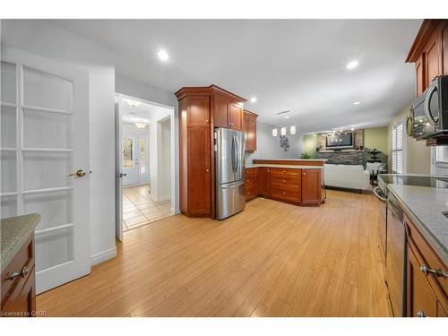 54 Pathfinder Crescent, Kitchener, ON - Indoor Photo Showing Kitchen