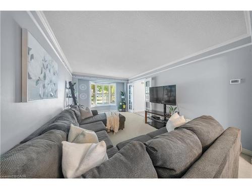 54 Pathfinder Crescent, Kitchener, ON - Indoor Photo Showing Living Room