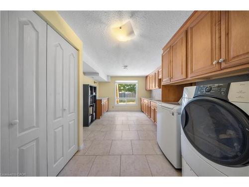54 Pathfinder Crescent, Kitchener, ON - Indoor Photo Showing Laundry Room