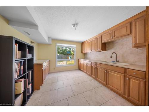 54 Pathfinder Crescent, Kitchener, ON - Indoor Photo Showing Kitchen