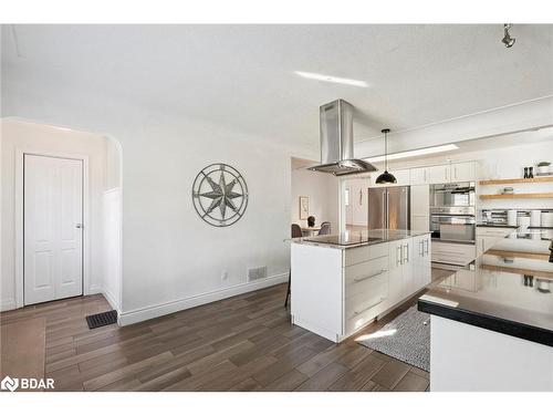 211 Rosedale Avenue, Hamilton, ON - Indoor Photo Showing Kitchen