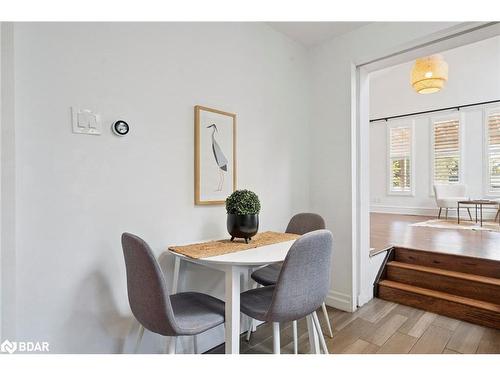 211 Rosedale Avenue, Hamilton, ON - Indoor Photo Showing Dining Room