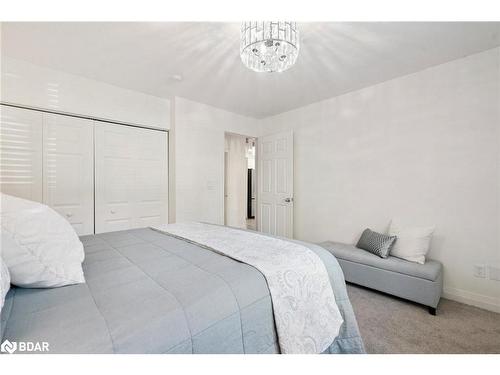 211 Rosedale Avenue, Hamilton, ON - Indoor Photo Showing Bedroom