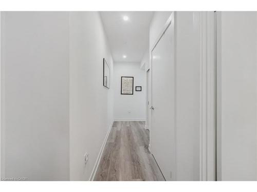 909-15 Wellington Street S, Kitchener, ON - Indoor Photo Showing Kitchen