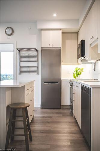 909-15 Wellington Street S, Kitchener, ON - Indoor Photo Showing Kitchen