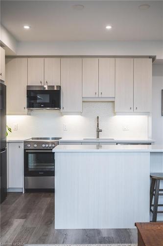 909-15 Wellington Street S, Kitchener, ON - Indoor