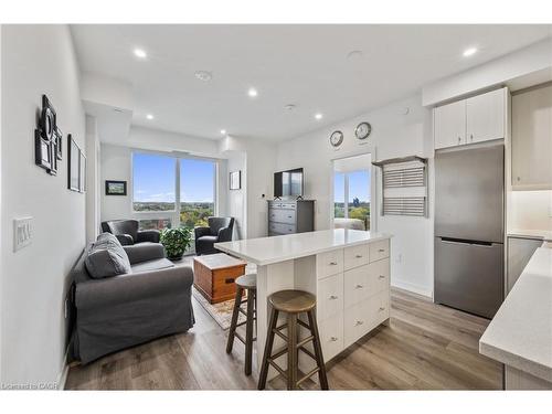 909-15 Wellington Street S, Kitchener, ON - Indoor Photo Showing Kitchen