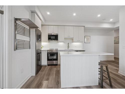 909-15 Wellington Street S, Kitchener, ON - Indoor Photo Showing Kitchen With Upgraded Kitchen