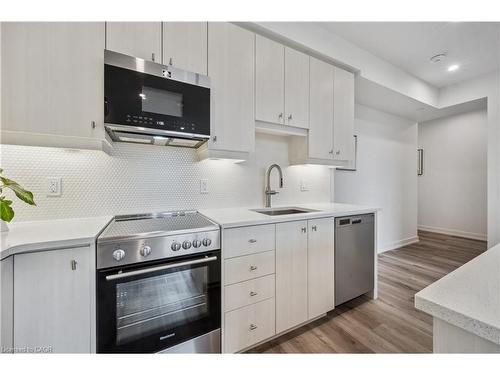 909-15 Wellington Street S, Kitchener, ON - Indoor Photo Showing Kitchen With Upgraded Kitchen