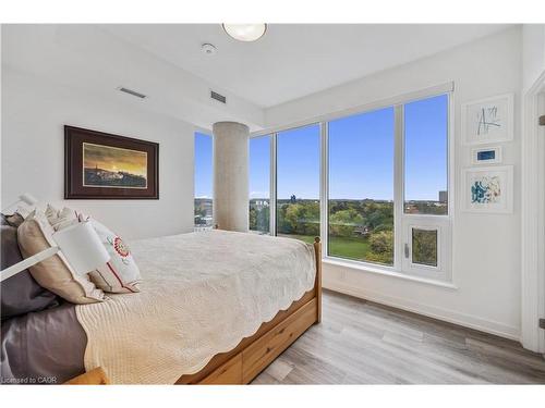 909-15 Wellington Street S, Kitchener, ON - Indoor Photo Showing Bedroom
