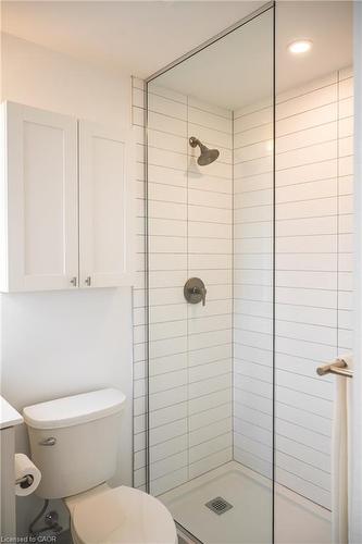 909-15 Wellington Street S, Kitchener, ON - Indoor Photo Showing Bathroom