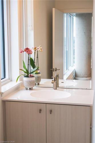 909-15 Wellington Street S, Kitchener, ON - Indoor Photo Showing Bathroom