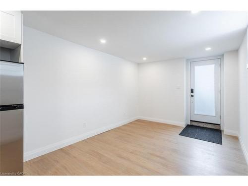 4-113 Catharine Street N, Hamilton, ON - Indoor Photo Showing Other Room