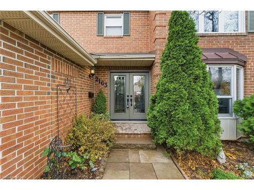 2163 Winding Way, Burlington, ON - Outdoor