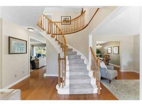 2163 Winding Way, Burlington, ON - Indoor Photo Showing Other Room