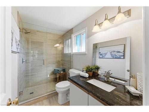 2163 Winding Way, Burlington, ON - Indoor Photo Showing Bathroom