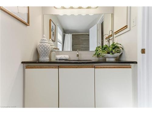 2163 Winding Way, Burlington, ON - Indoor Photo Showing Bathroom