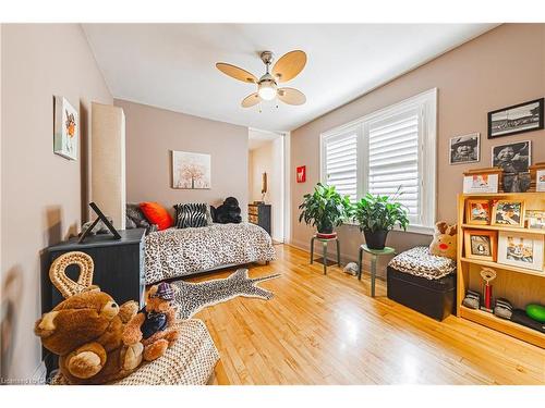 31 Buchanan Street, Hamilton, ON - Indoor Photo Showing Bedroom