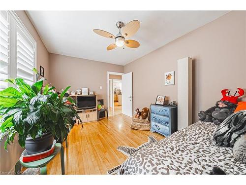 31 Buchanan Street, Hamilton, ON - Indoor Photo Showing Bedroom