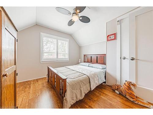 31 Buchanan Street, Hamilton, ON - Indoor Photo Showing Bedroom