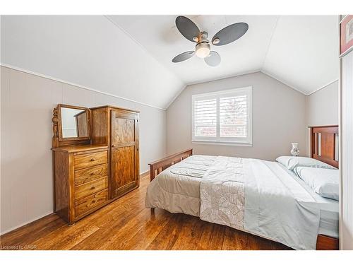 31 Buchanan Street, Hamilton, ON - Indoor Photo Showing Bedroom