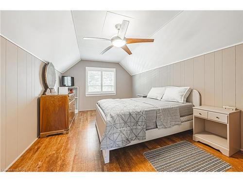 31 Buchanan Street, Hamilton, ON - Indoor Photo Showing Bedroom