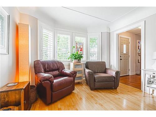 31 Buchanan Street, Hamilton, ON - Indoor Photo Showing Living Room