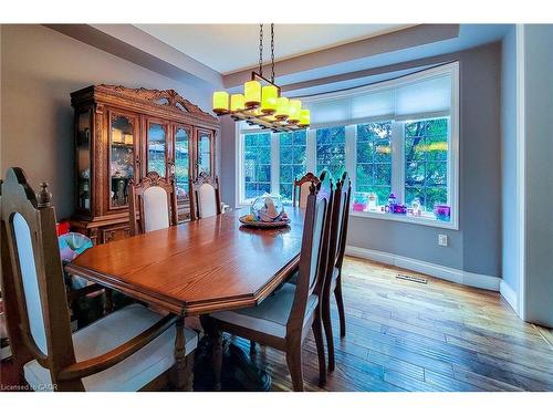 128 Montreal Circle, Stoney Creek, ON - Indoor Photo Showing Dining Room