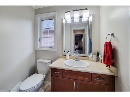 128 Montreal Circle, Stoney Creek, ON - Indoor Photo Showing Bathroom