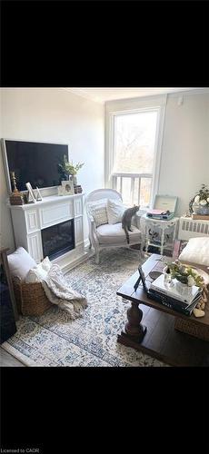 2-298 Emerald Street N, Hamilton, ON - Indoor Photo Showing Living Room