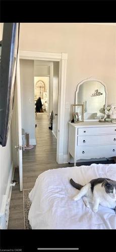 2-298 Emerald Street N, Hamilton, ON - Indoor Photo Showing Bedroom