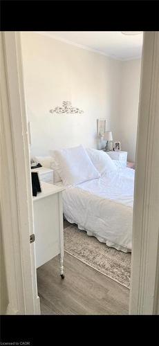2-298 Emerald Street N, Hamilton, ON - Indoor Photo Showing Bedroom